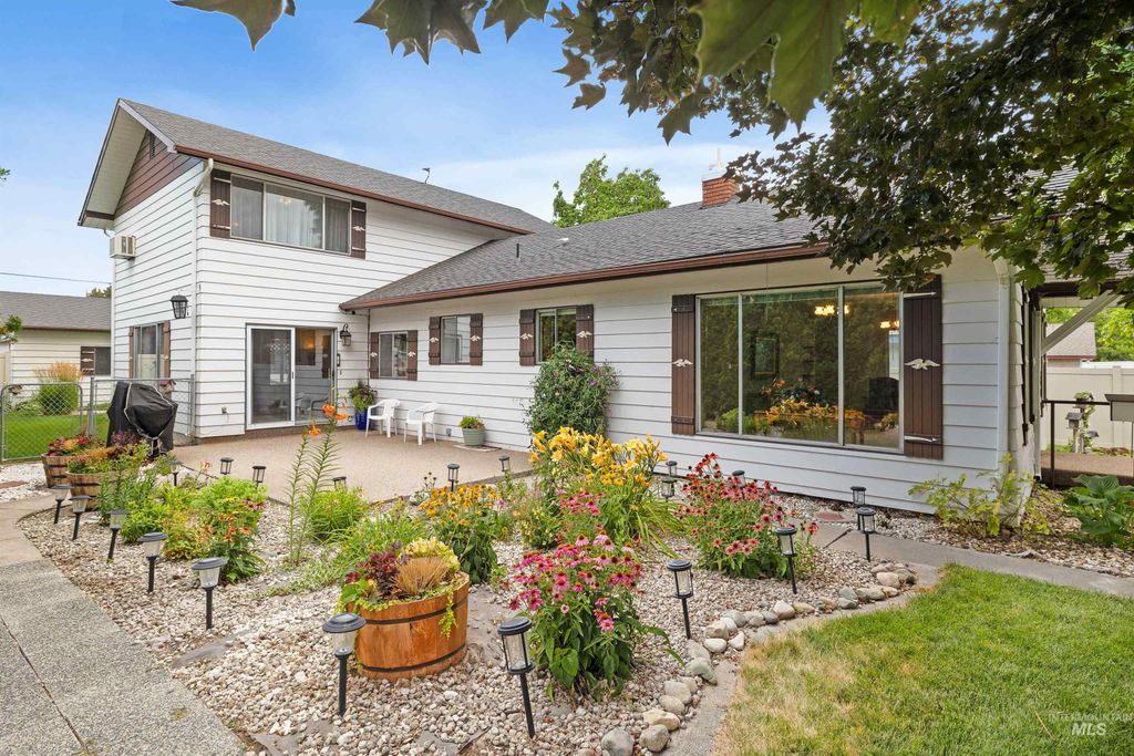 Photo of 421 E Ave E Ave, Jerome, ID 83338 (MLS # 98976583)