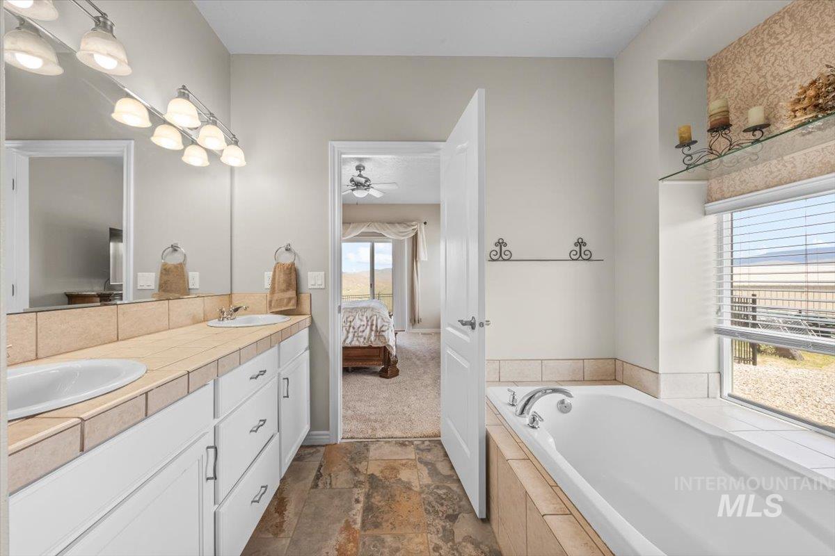 Horseshoe Bend, Idaho 83629, United States, 3 Bedrooms Bedrooms, ,3 BathroomsBathrooms,Residential,Active,134675