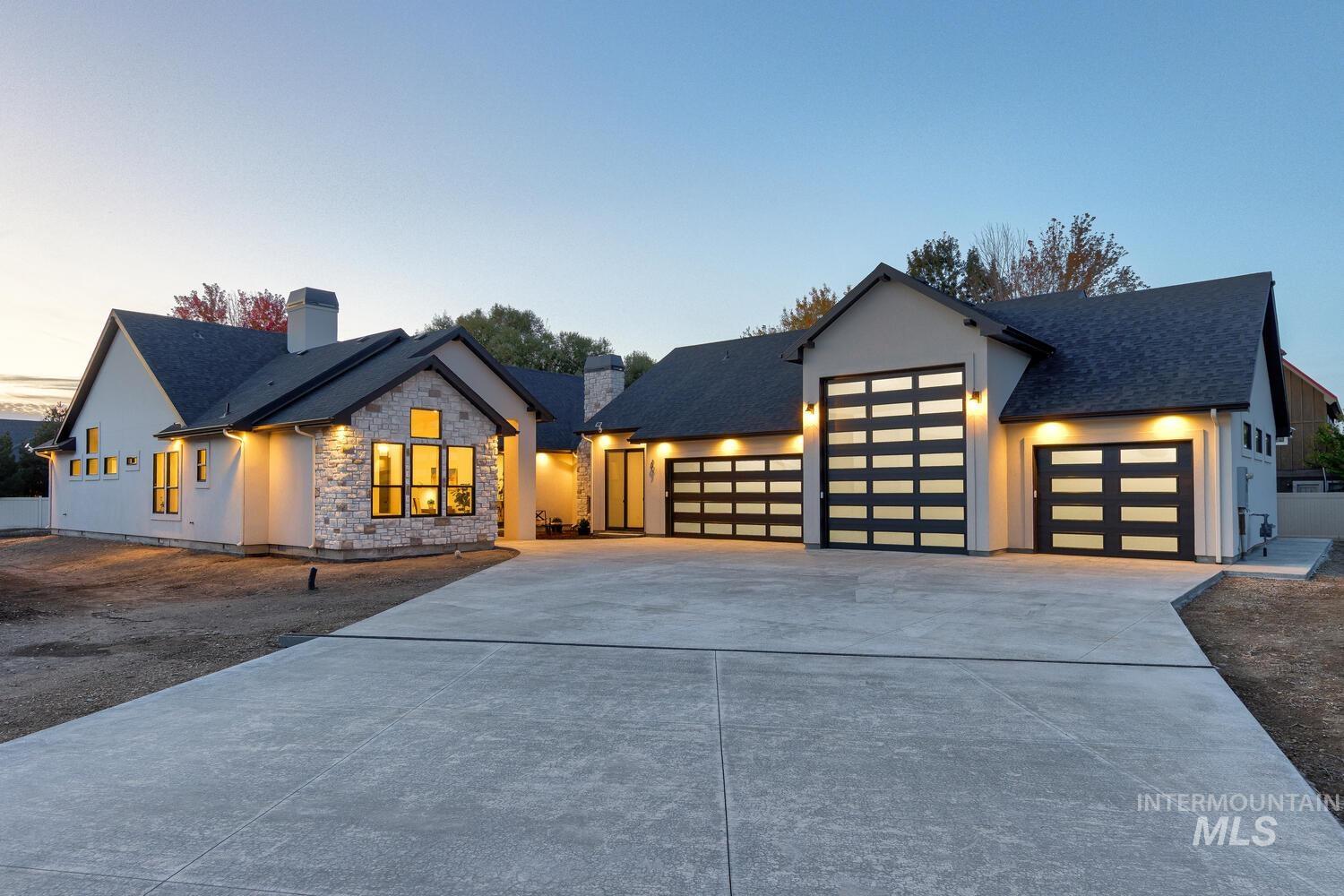 863 N Nolina