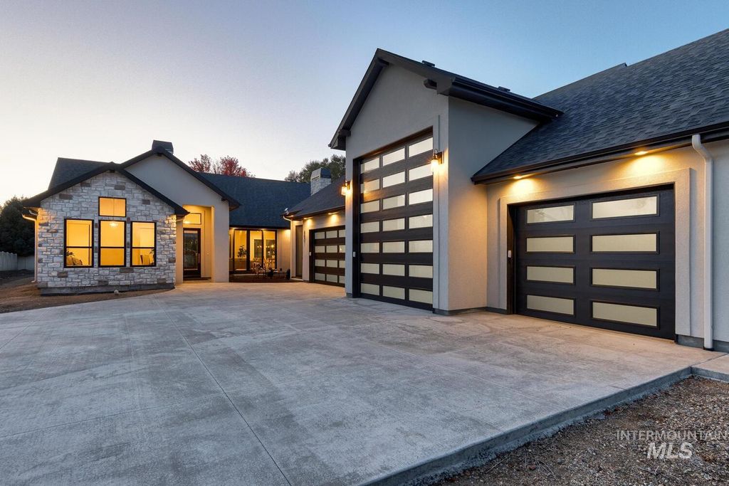 Photo of 863 N Nolina Ave, Eagle, ID 83616 (MLS # 98965521)