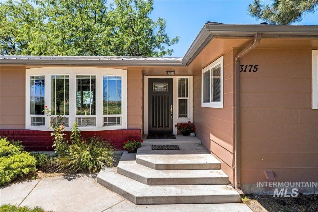 Photo of 3175 1st Lane East, Parma, ID 83660 (MLS # 98975882)