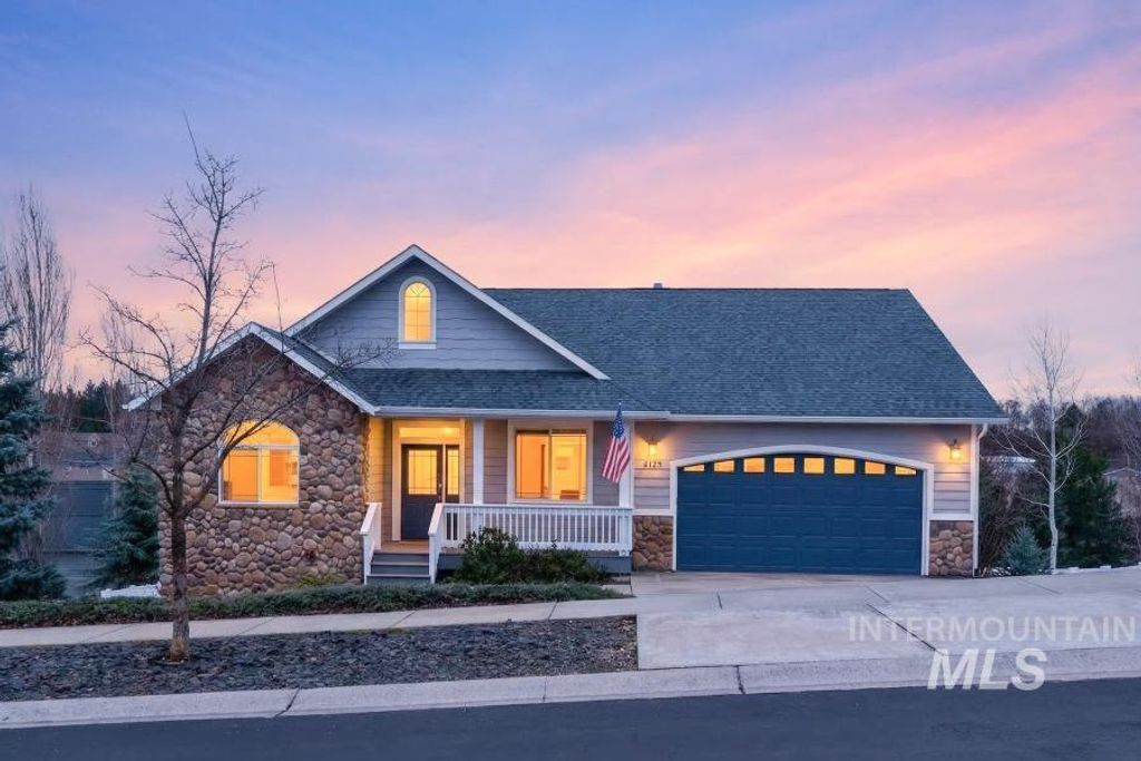 Photo of 2309 Cambridge Ct, Moscow, ID 83843 (MLS # 98978358)