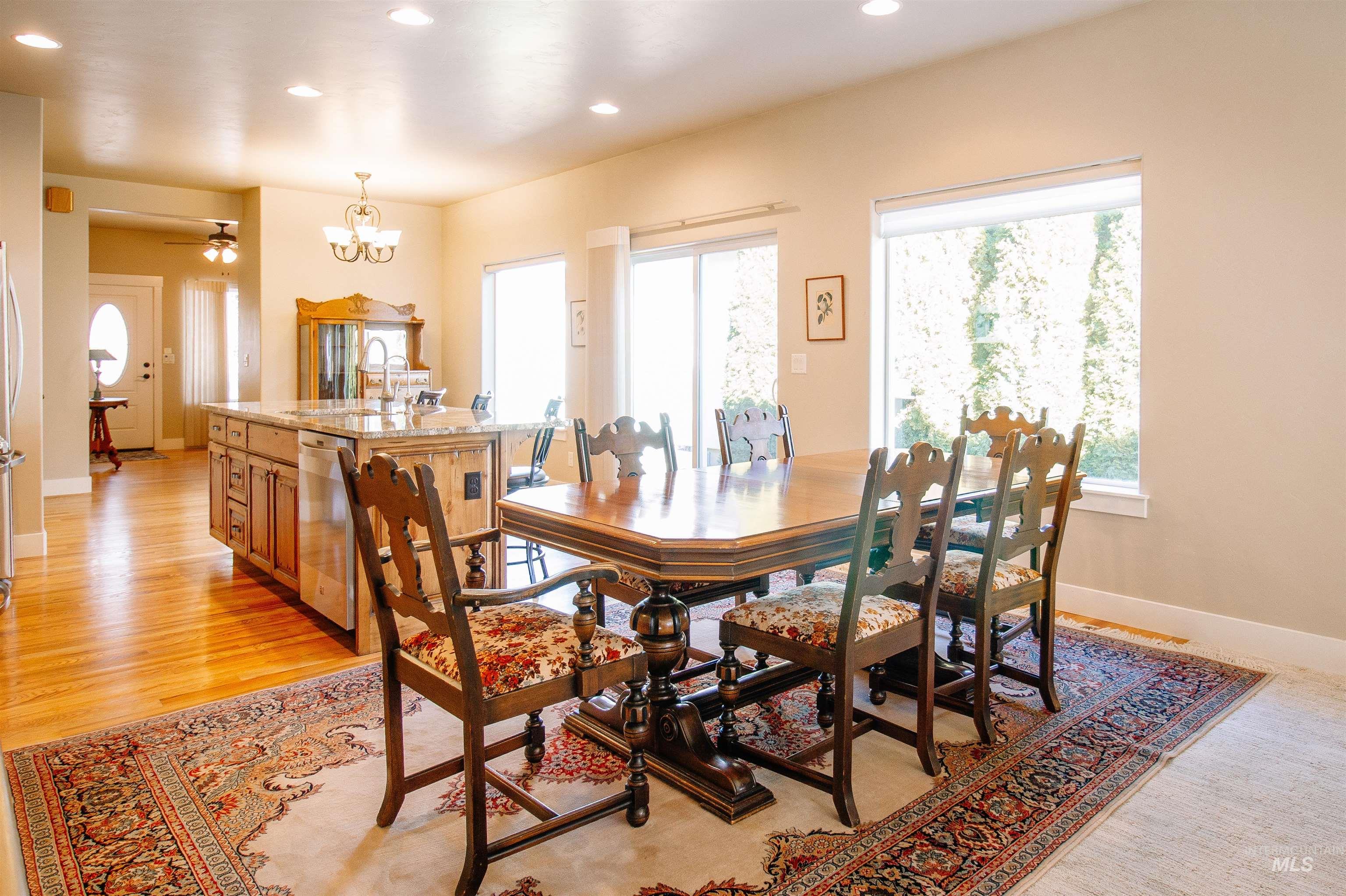 Twin Falls, Idaho 83301, United States, 2 Bedrooms Bedrooms, ,2 BathroomsBathrooms,Residential,Pending,79093