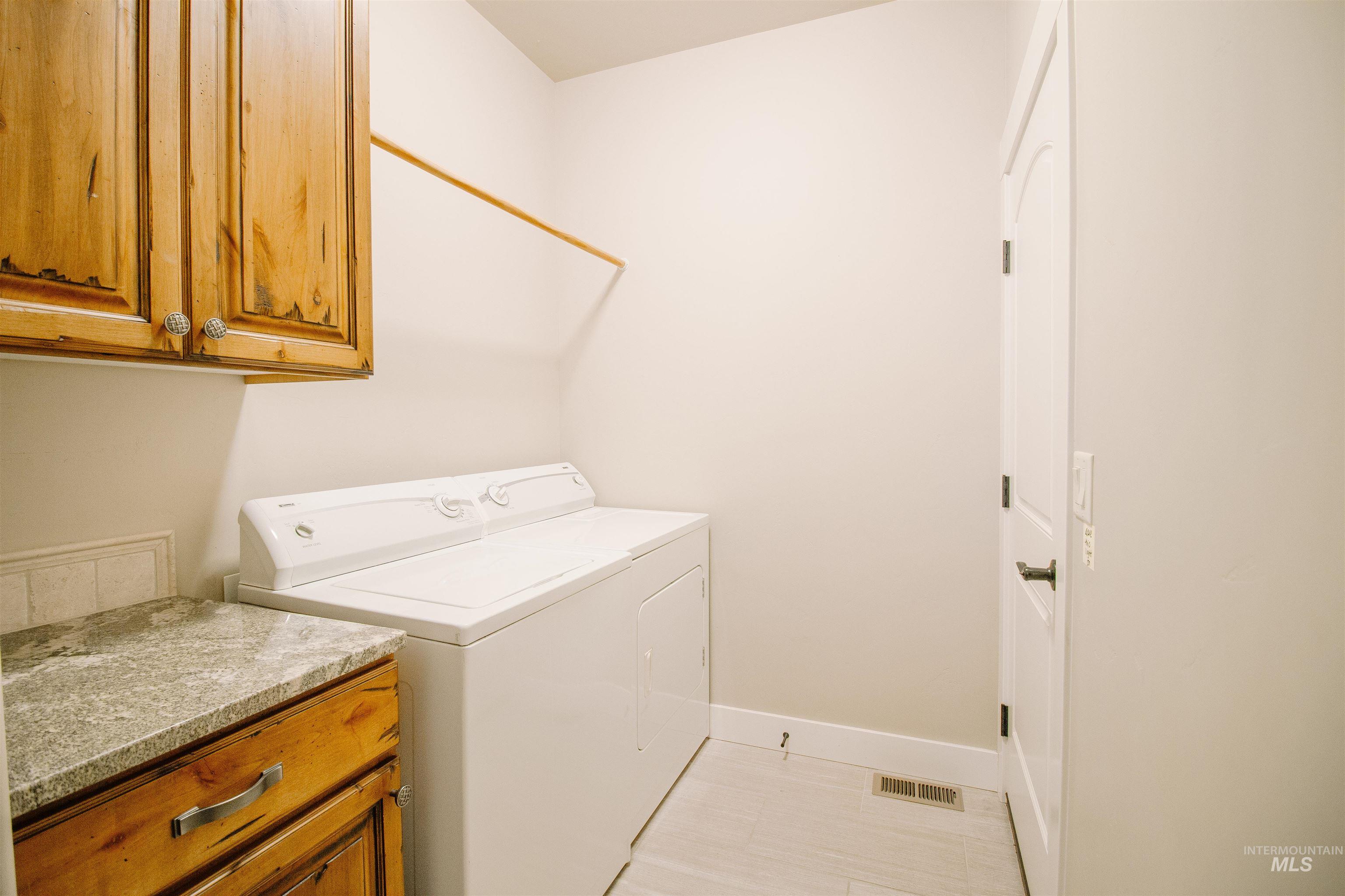 Twin Falls, Idaho 83301, United States, 2 Bedrooms Bedrooms, ,2 BathroomsBathrooms,Residential,Pending,79093