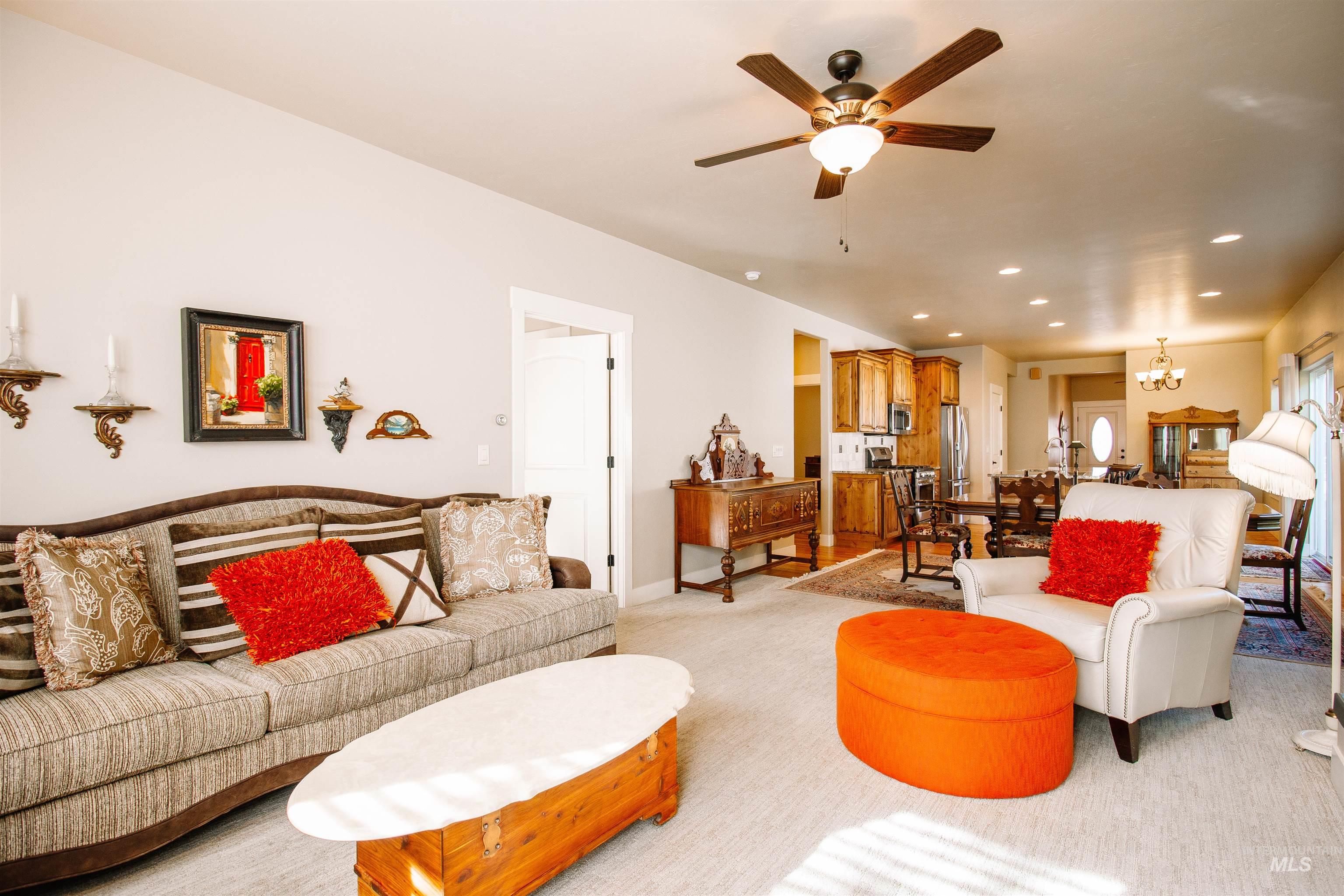 Twin Falls, Idaho 83301, United States, 2 Bedrooms Bedrooms, ,2 BathroomsBathrooms,Residential,Pending,79093