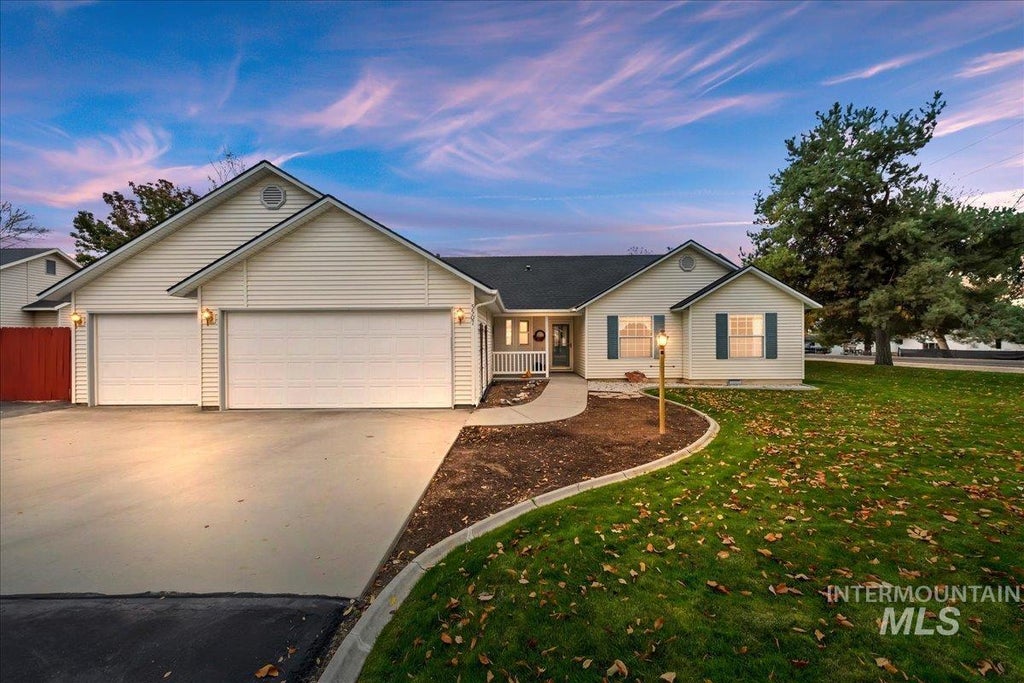 Photo of 5507 Meadow Ct, Nampa, ID 83687 (MLS # 99004859)