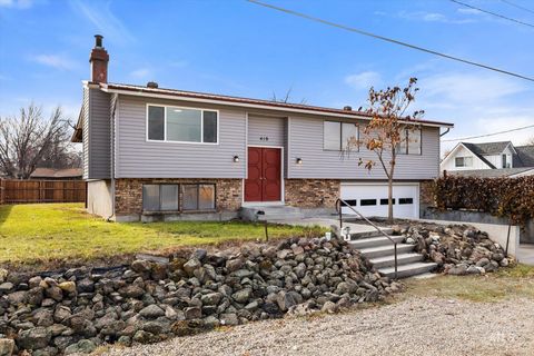 Photo of 419 W Logan St, Caldwell, ID 83605 (MLS # 98968024)