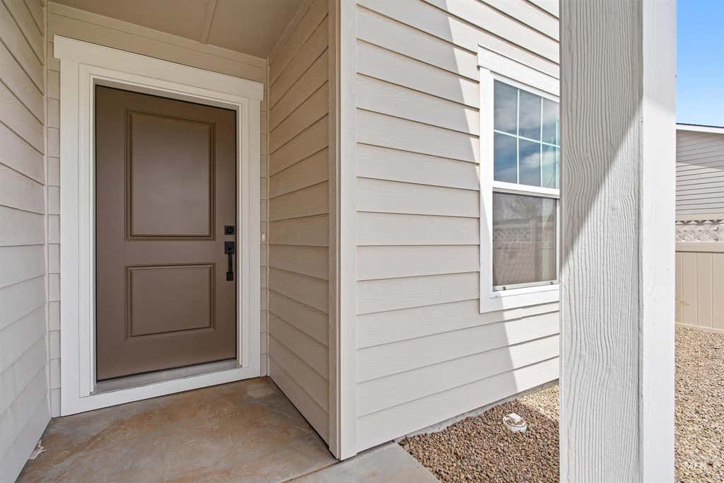 Photo of 1585 SW Silverstone Ave, Mountain Home, ID 83647 (MLS # 98955145)