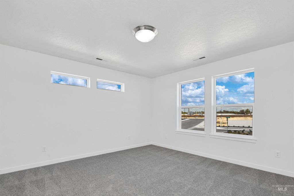 Photo of 1585 SW Silverstone Ave, Mountain Home, ID 83647 (MLS # 98955145)