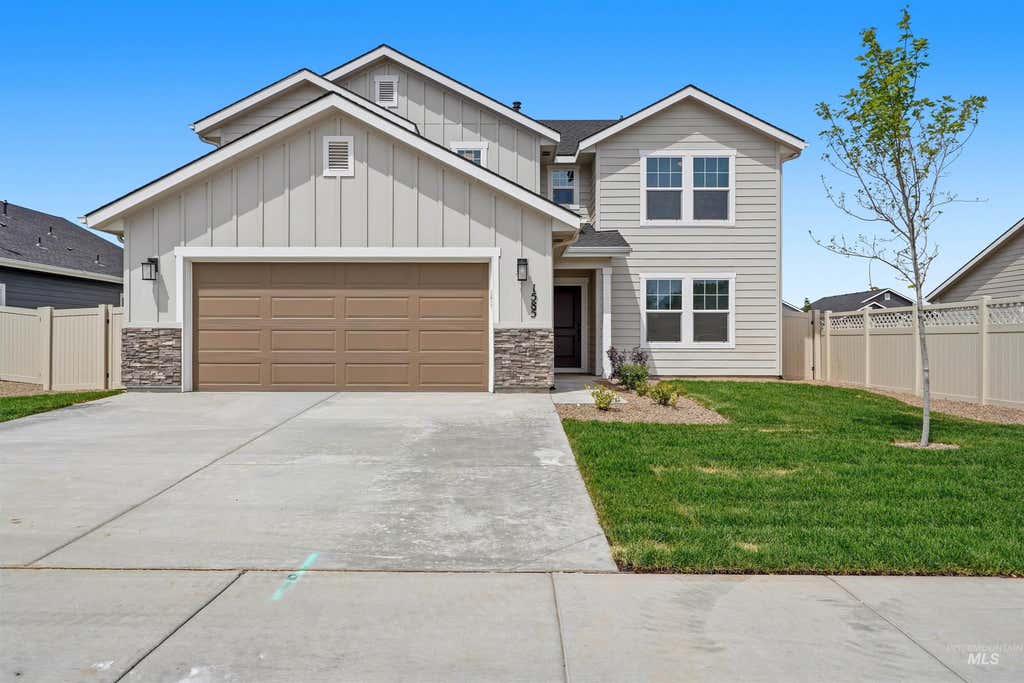 Photo of 1585 SW Silverstone Ave, Mountain Home, ID 83647 (MLS # 98955145)