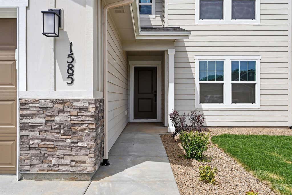 Photo of 1585 SW Silverstone Ave, Mountain Home, ID 83647 (MLS # 98955145)