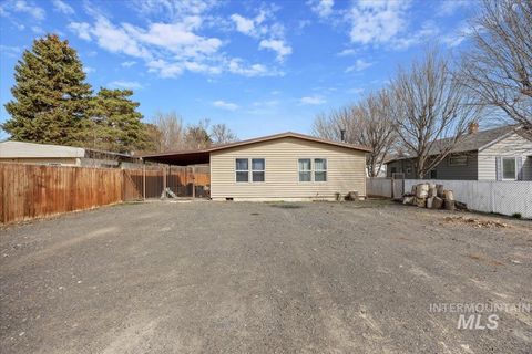 Photo of 420 E Avenue C, Wendell, ID 83355 (MLS # 98977962)