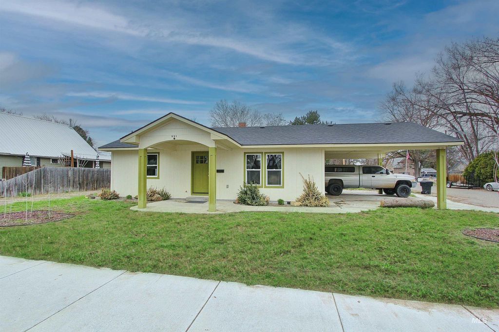 Photo of 951 W 6th St, Weiser, ID 83672 (MLS # 98978671)