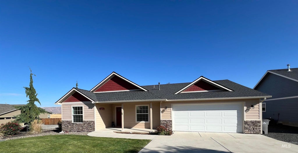 Photo of 1705 Pioneer Dr, Lewiston, ID 83501 (MLS # 99000038)