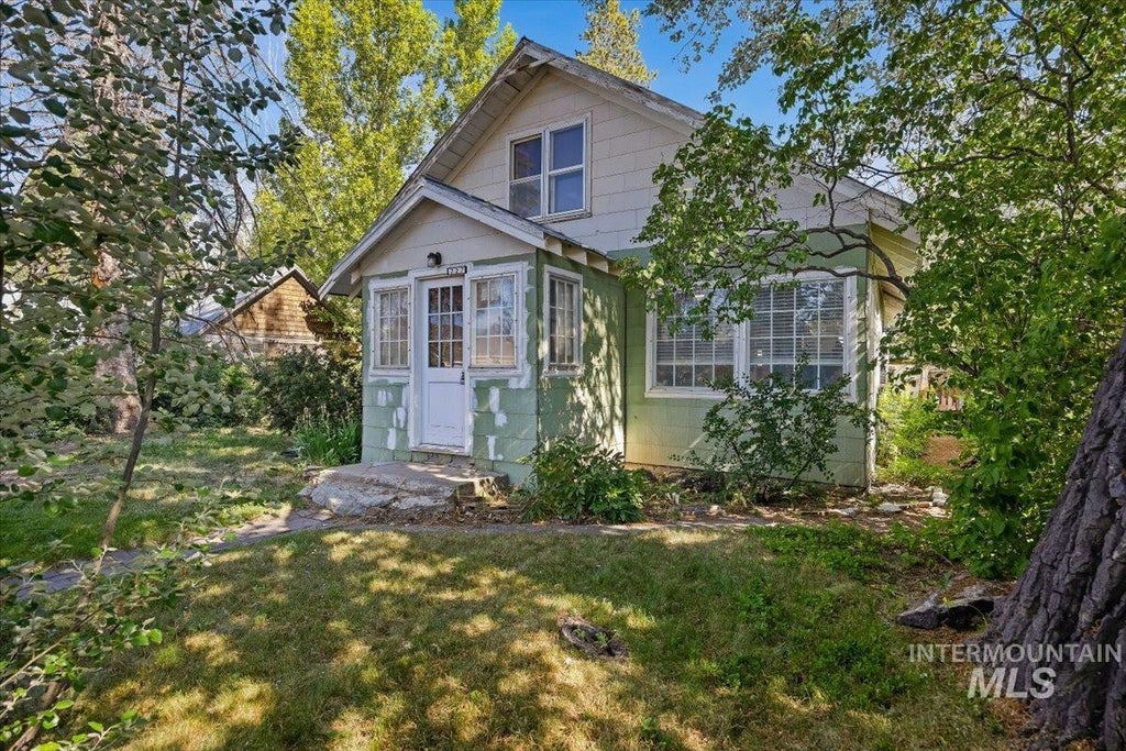 Photo of 227 Garnet E, Fairfield, ID 83327 (MLS # 98990785)