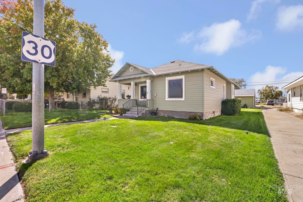 Photo of 411 2nd Ave W AVE, Twin Falls, ID 83301 (MLS # 99001144)