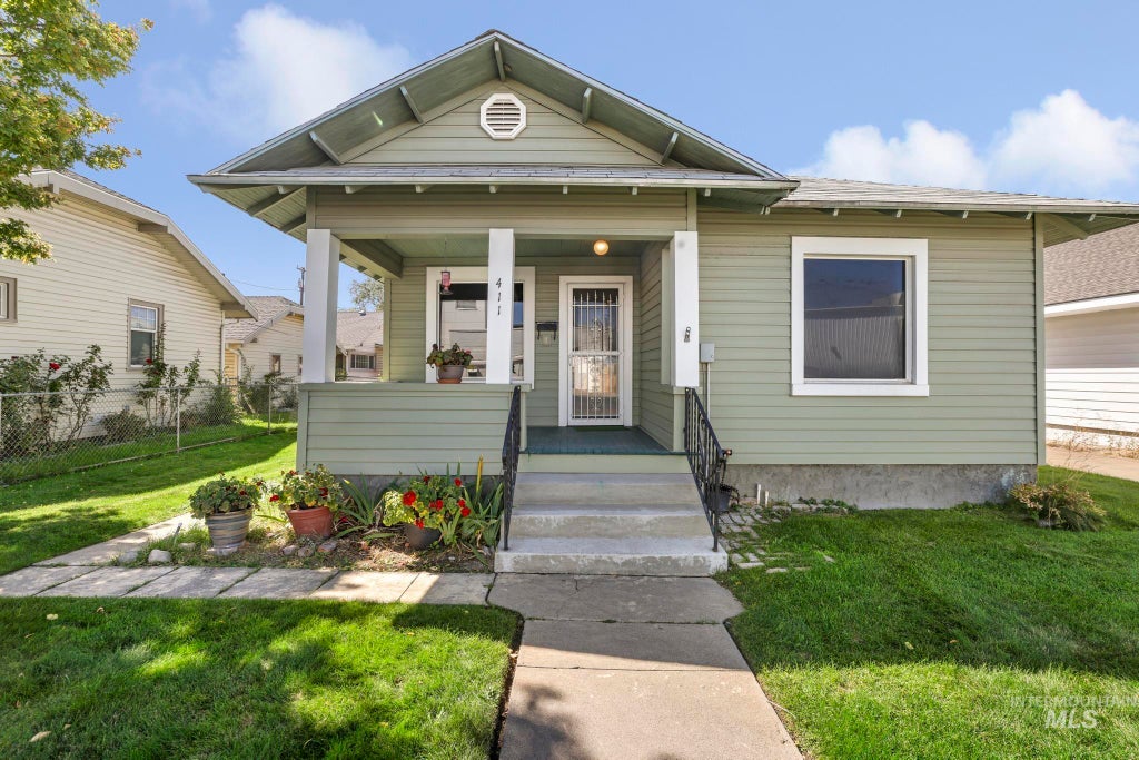 Photo of 411 2nd Ave W AVE, Twin Falls, ID 83301 (MLS # 99001144)