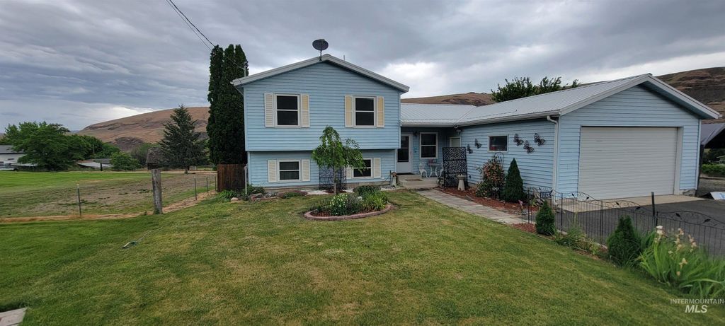 Photo of 1303 4th St, Asotin, WA 99402 (MLS # 98986040)