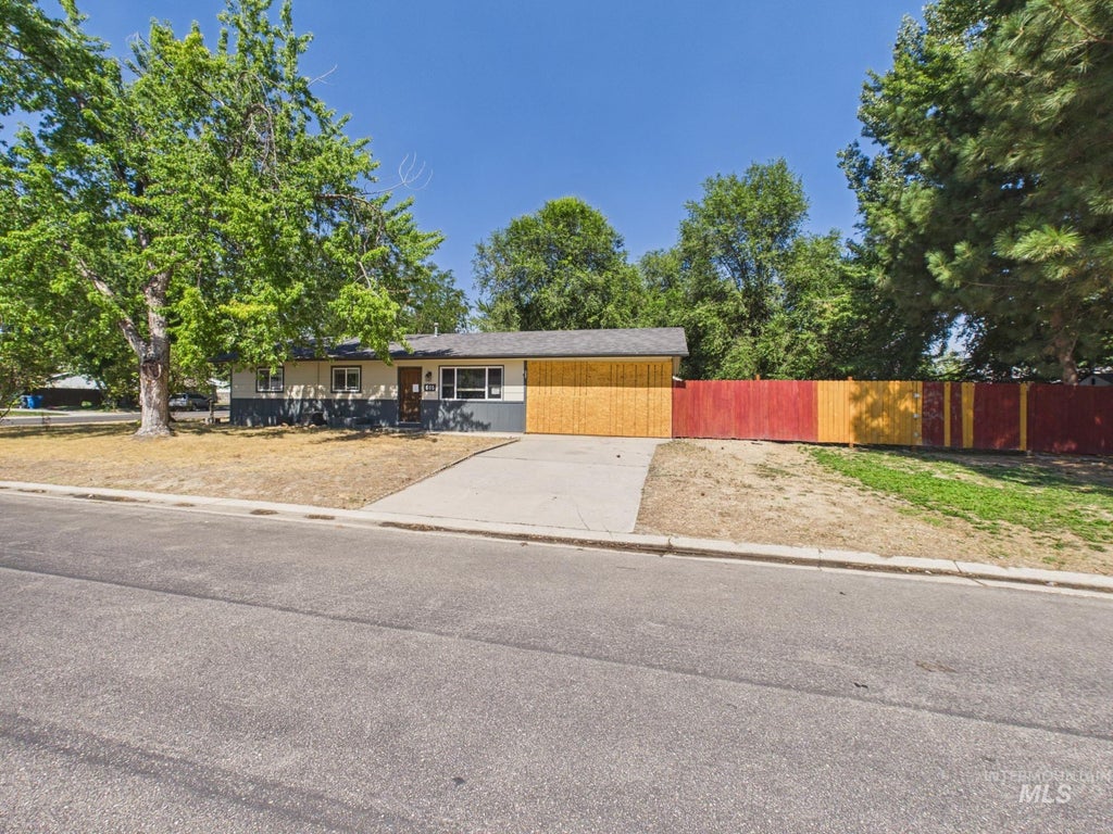 Photo of 605 Harmon Way, Middleton, ID 83644 (MLS # 99003591)
