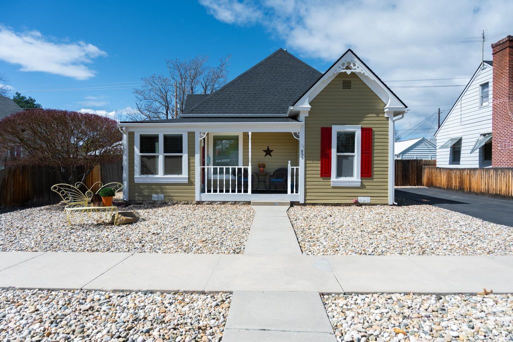 Photo of 855 SW 3rd St, Ontario, OR 97914 (MLS # 98980861)