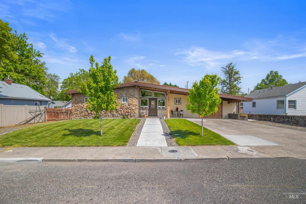 Photo of 1221 9th Street, Clarkston, WA 99403 (MLS # 98984782)