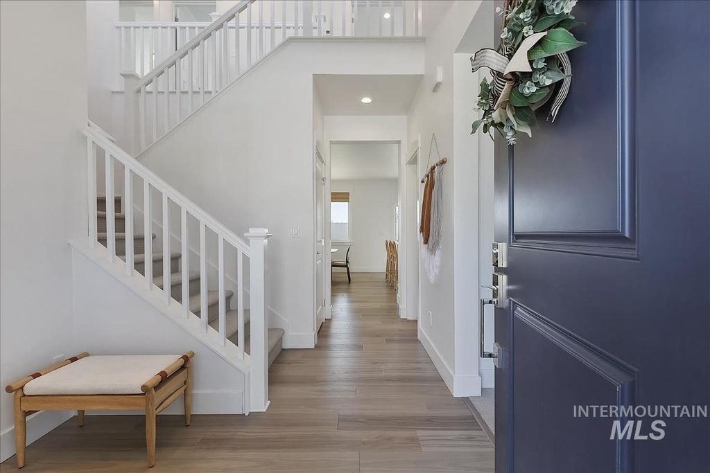 Photo of 8881 W Snow Wolf Dr, Star, ID 83669 (MLS # 98981219)