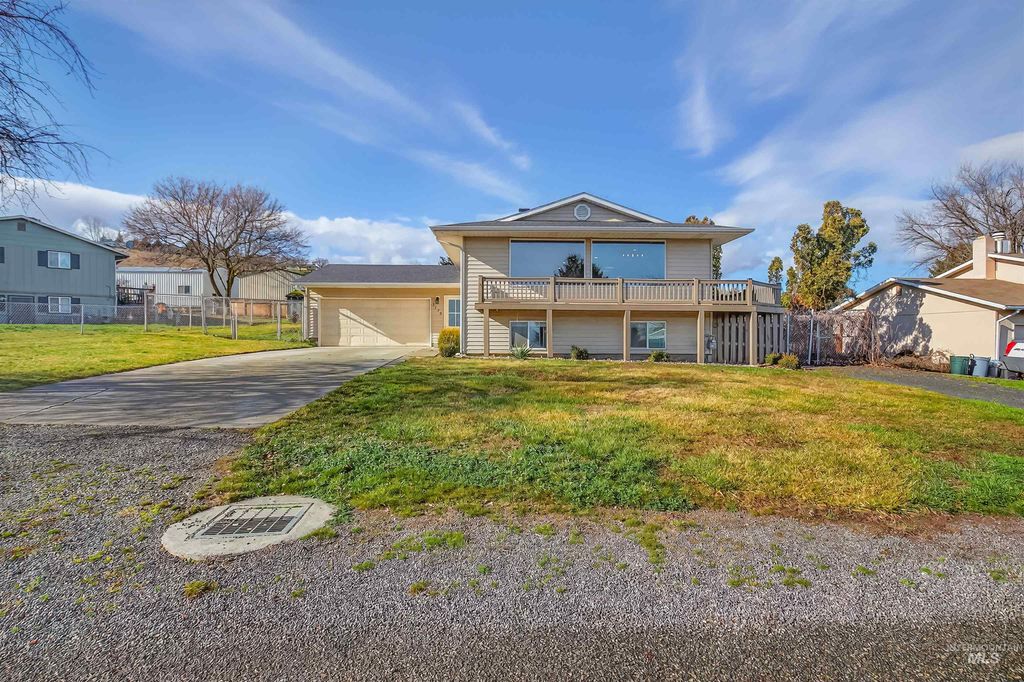 Photo of 2770 Rainier Street, Clarkston, WA 99403 (MLS # 98977466)