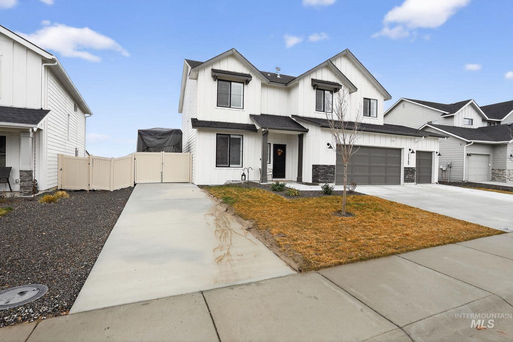 Photo of 11745 W Mountain Iris St, Star, ID 83669 (MLS # 98976067)