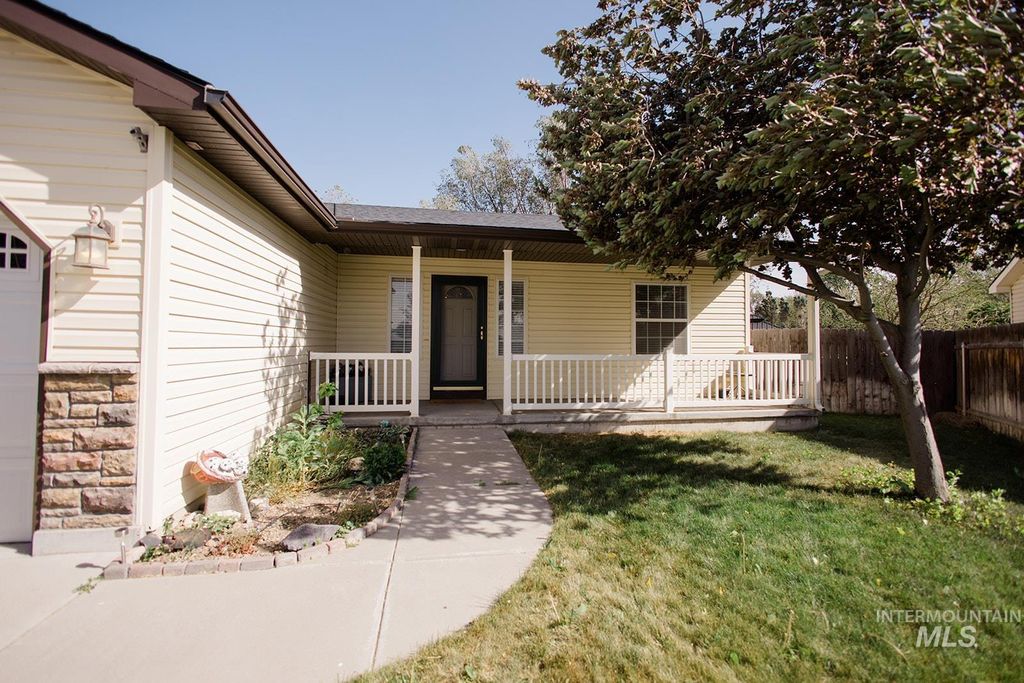 Photo of 1089 NW Amanda Rae CT, Mountain Home, ID 83647 (MLS # 98986390)