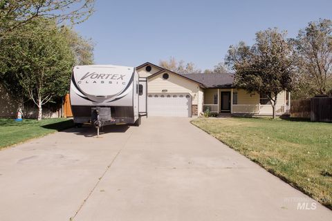Photo of 1089 NW Amanda Rae CT, Mountain Home, ID 83647 (MLS # 98986390)