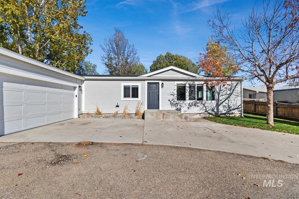 Photo of 880 W Aloe Vera Ct, Kuna, ID 83634 (MLS # 98966049)