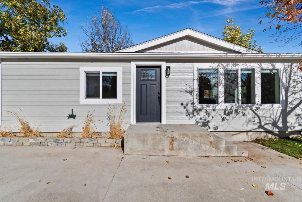 Photo of 880 W Aloe Vera Ct, Kuna, ID 83634 (MLS # 98966049)