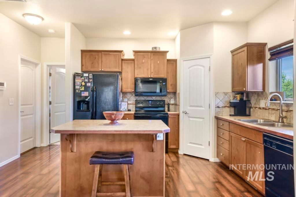 Photo of 910 21st Ave E, Jerome, ID 83338 (MLS # 98962792)