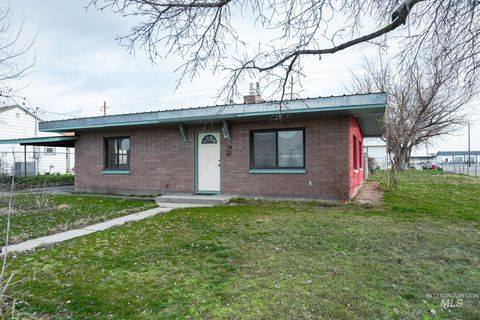 Photo of 510 NW 1st St, Ontario, OR 97914 (MLS # 98971807)