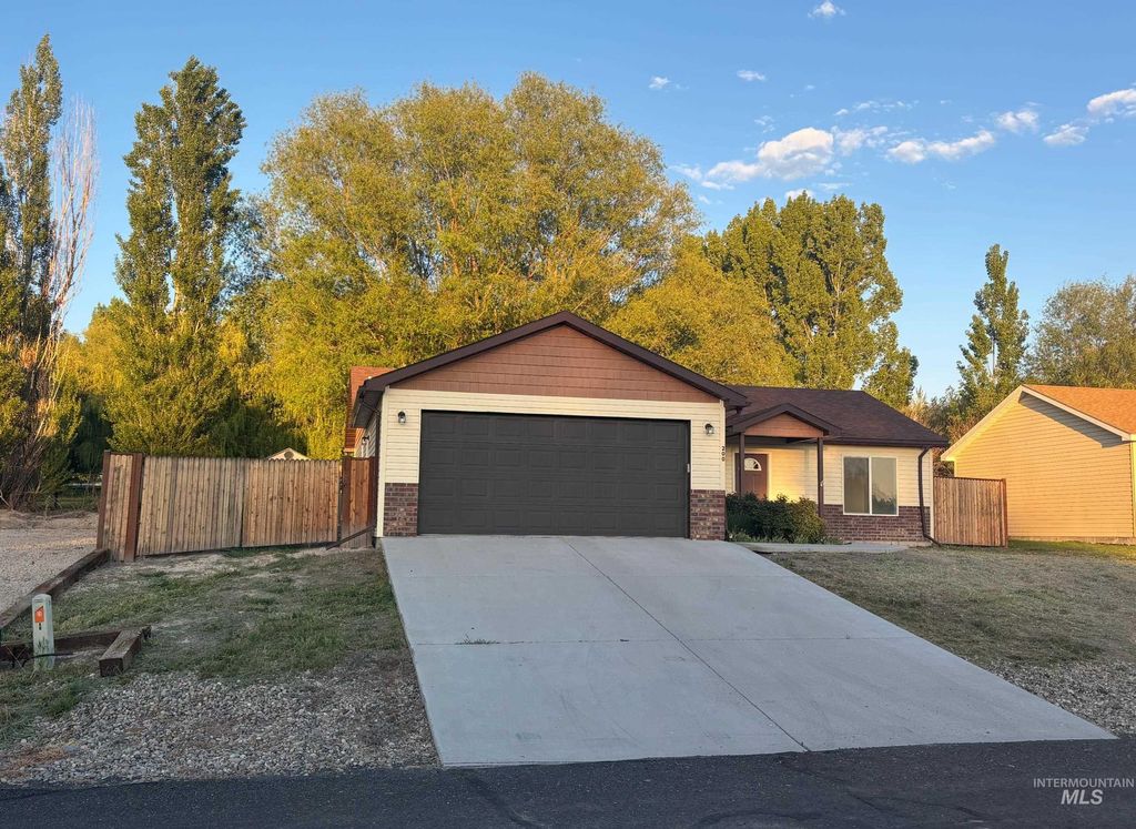 Photo of 200 River Rock Place, Hagerman, ID 83332 (MLS # 98984778)