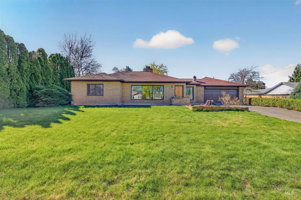 Photo of 412 Warner Ave, Lewiston, ID 83501 (MLS # 98981378)