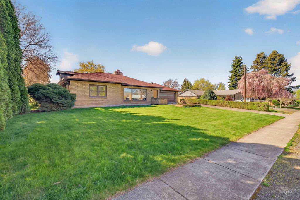 Photo of 412 Warner Ave, Lewiston, ID 83501 (MLS # 98981378)