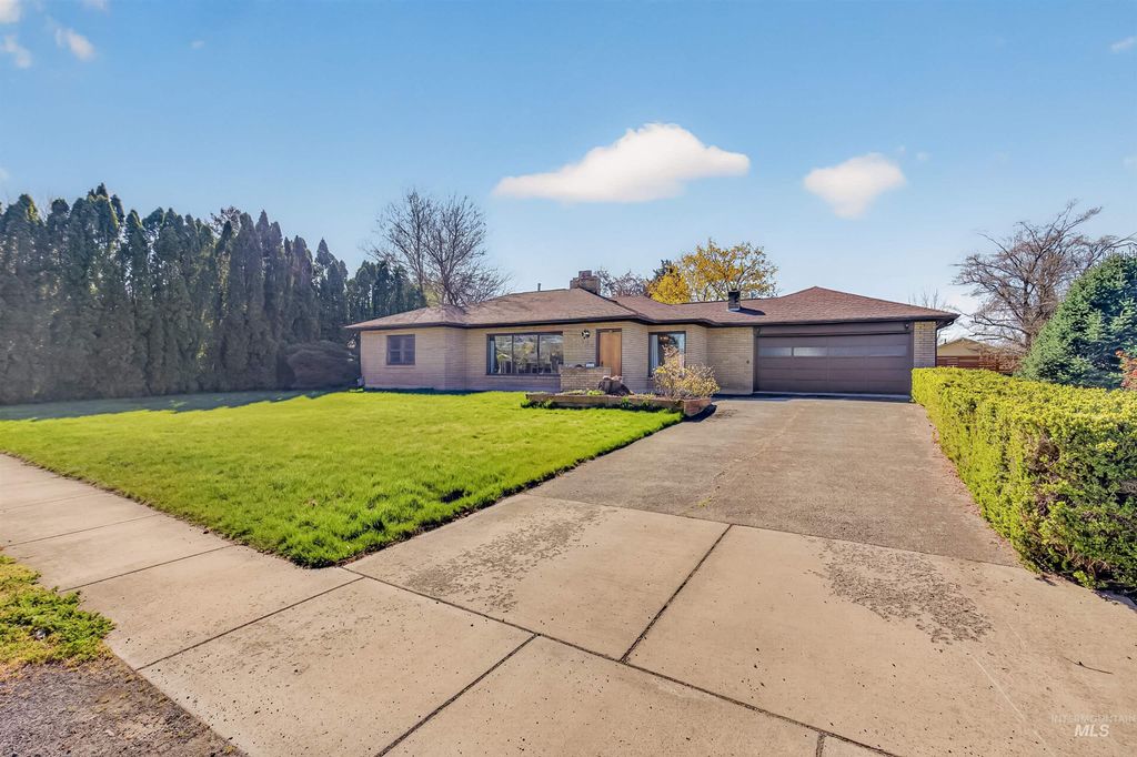 Photo of 412 Warner Ave, Lewiston, ID 83501 (MLS # 98981378)