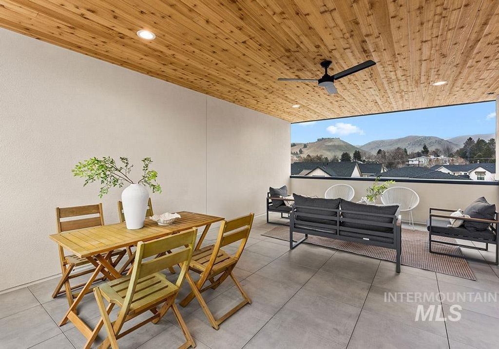 Photo of 3382 W Whimbrel Lane #Middle Unit, Boise, ID 83703 (MLS # 98972494)