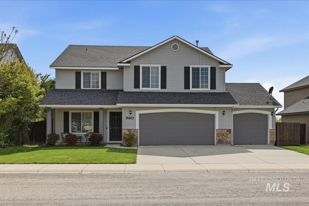 Photo of 5423 N Isla Ave, Meridian, ID 83646 (MLS # 98984165)