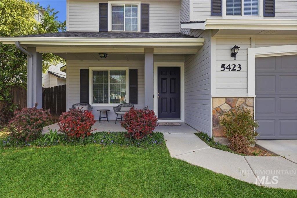 Photo of 5423 N Isla Ave, Meridian, ID 83646 (MLS # 98984165)