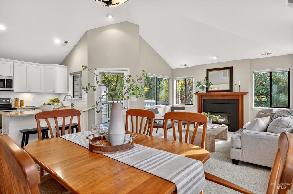 Photo of 978 E Riverpark Lane, Boise, ID 83706 (MLS # 98965756)