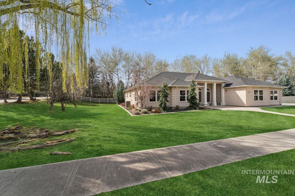 Photo of 977 N Woodvalley Pl, Eagle, ID 83616 (MLS # 98978836)