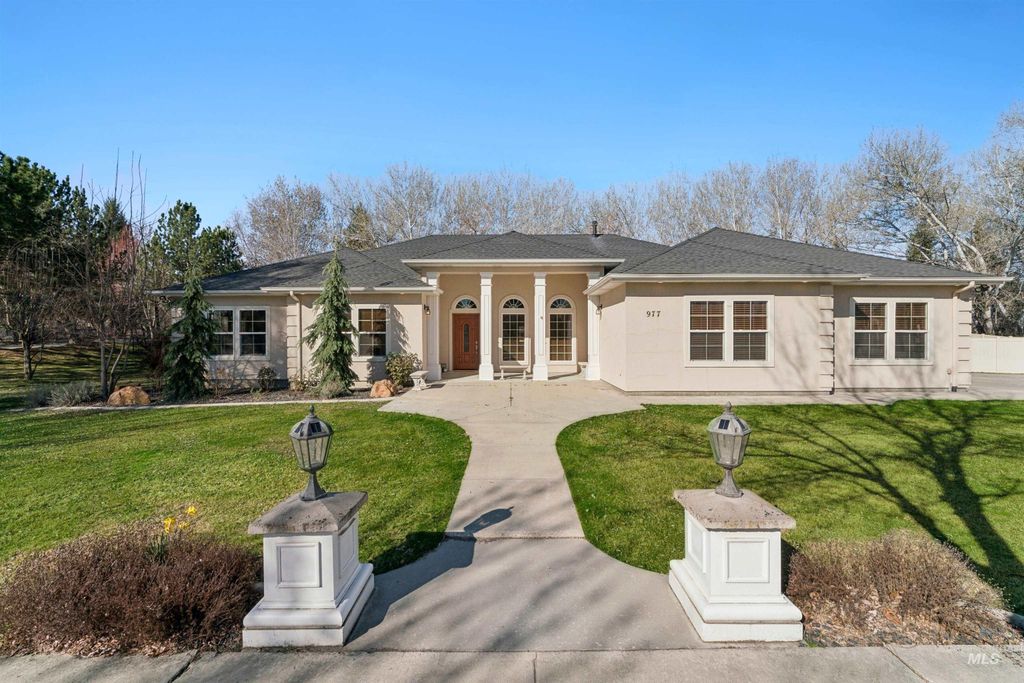 Photo of 977 N Woodvalley Pl, Eagle, ID 83616 (MLS # 98978836)