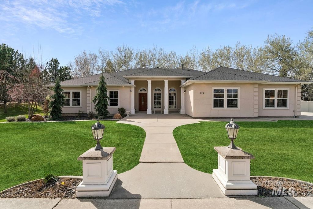 Photo of 977 N Woodvalley Pl, Eagle, ID 83616 (MLS # 98978836)