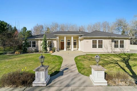 Photo of 977 N Woodvalley Pl, Eagle, ID 83616 (MLS # 98978836)