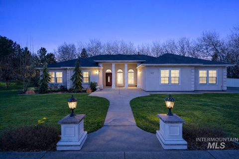 Photo of 977 N Woodvalley Pl, Eagle, ID 83616 (MLS # 98978836)