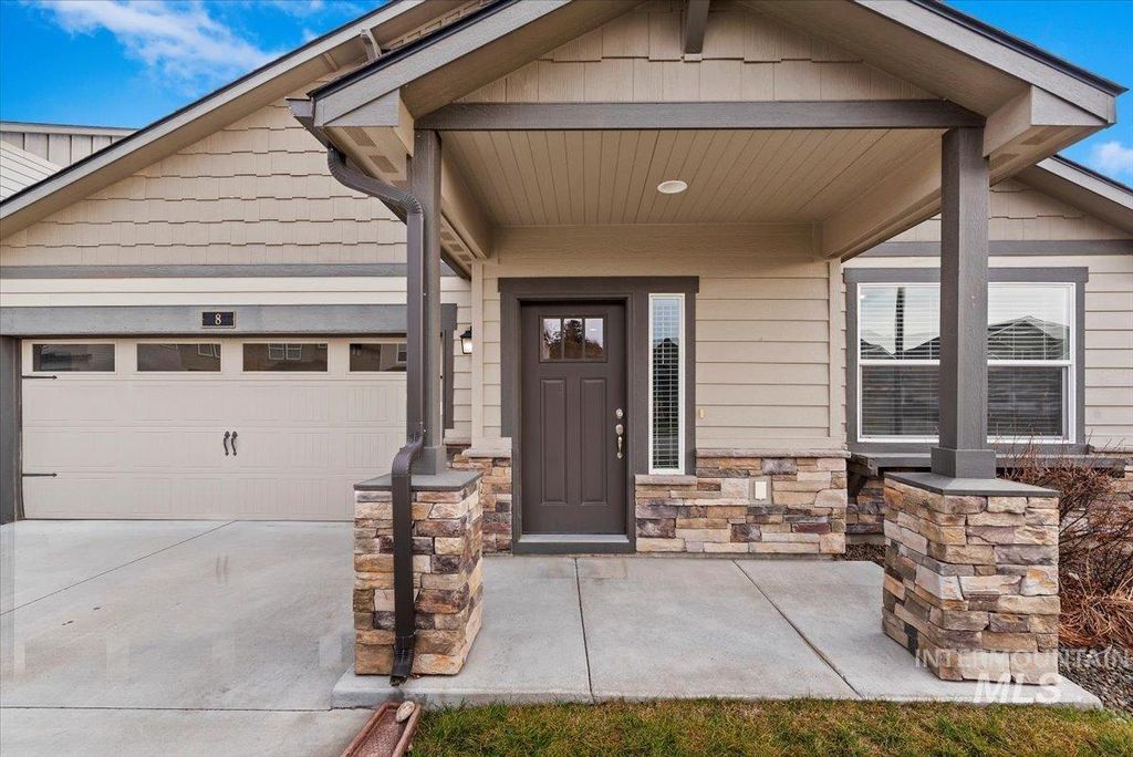 Photo of 8 N Wooddale Ave, Eagle, ID 83616 (MLS # 98969530)