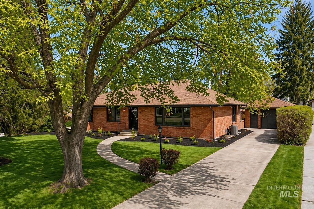 Photo of 1404 S Owyhee St, Boise, ID 83705 (MLS # 98983236)