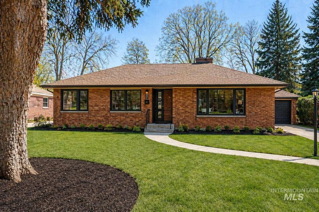 Photo of 1404 S Owyhee St, Boise, ID 83705 (MLS # 98983236)